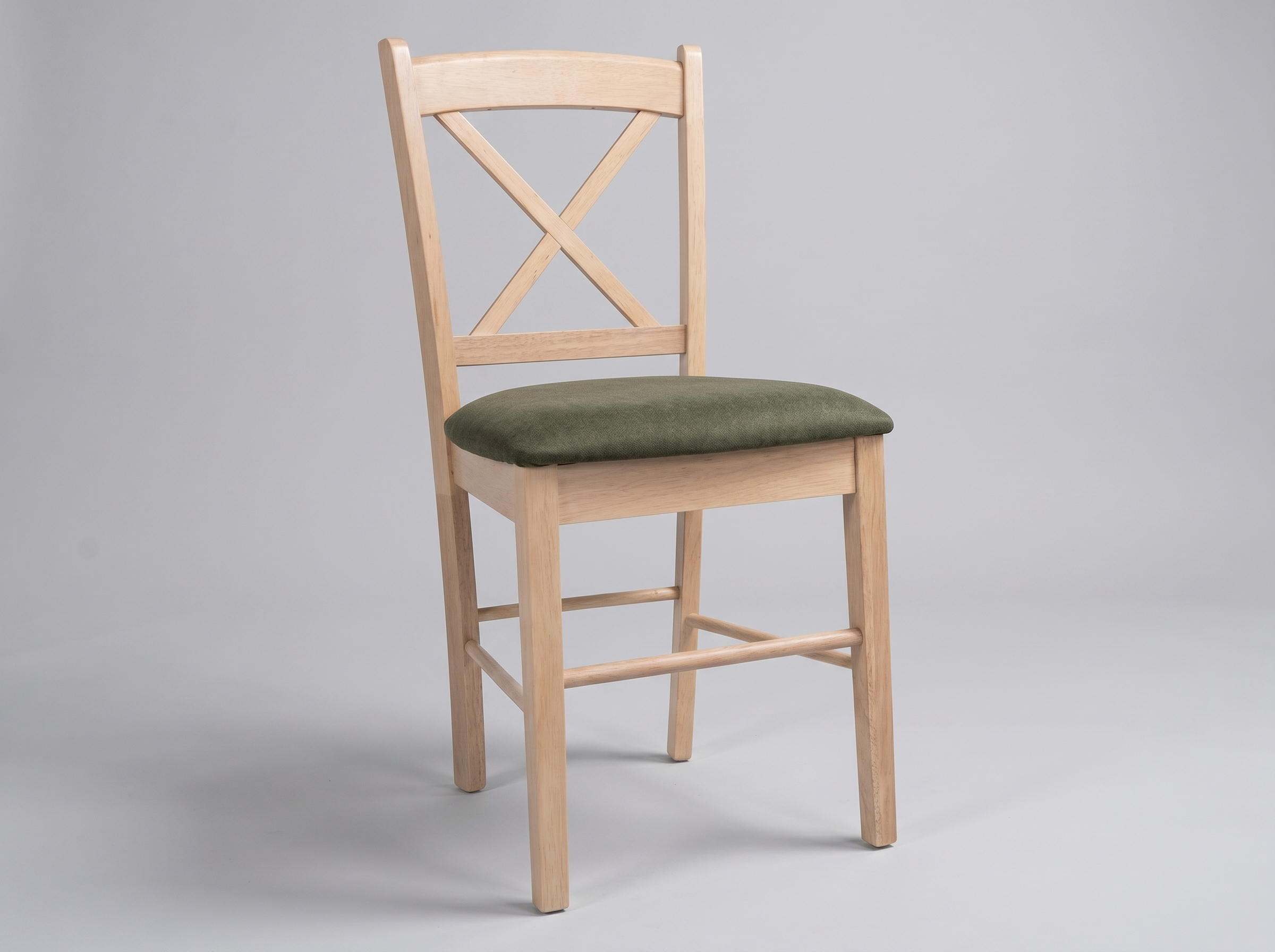 Chaise de bistrot de restaurant en bois massif d'hévéa Gigi microfibre vert naturel